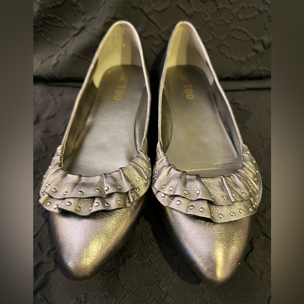 Me Too Silver Leather Pointy Toe Flats